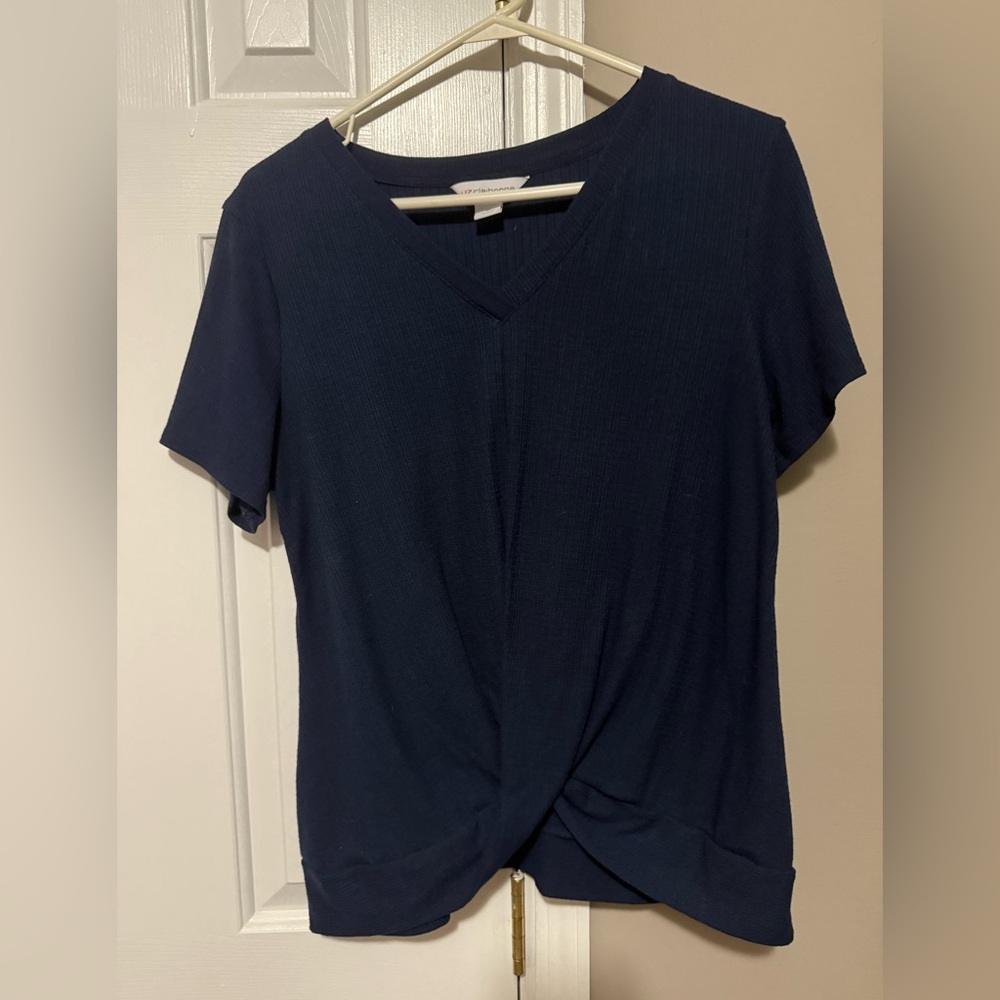 BUNDLE! 🥳 Liz Claiborne Medium Dark Blue V-Neck Twist Tee & Size 4 Skirt